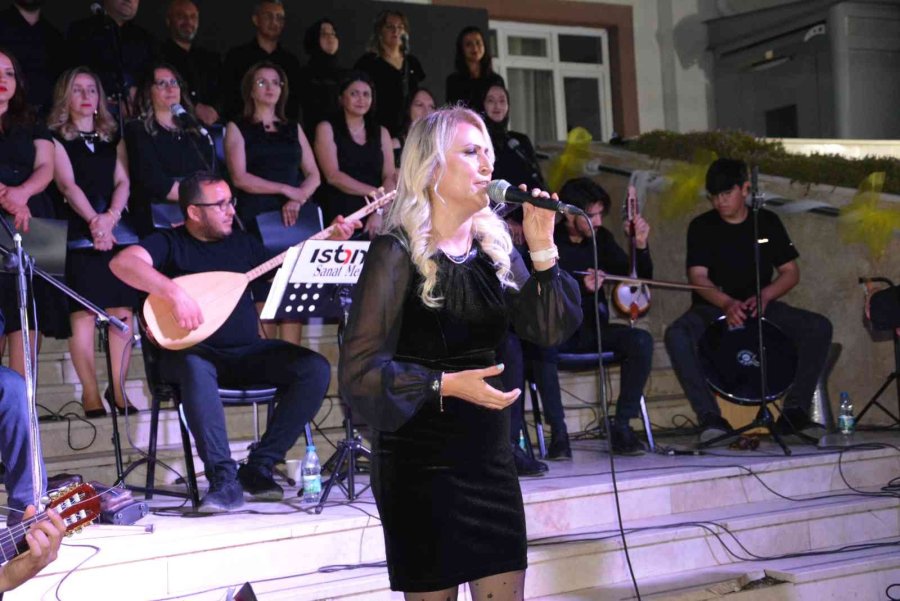 Öğretmenlerden Türk Halk Müziği Şöleni