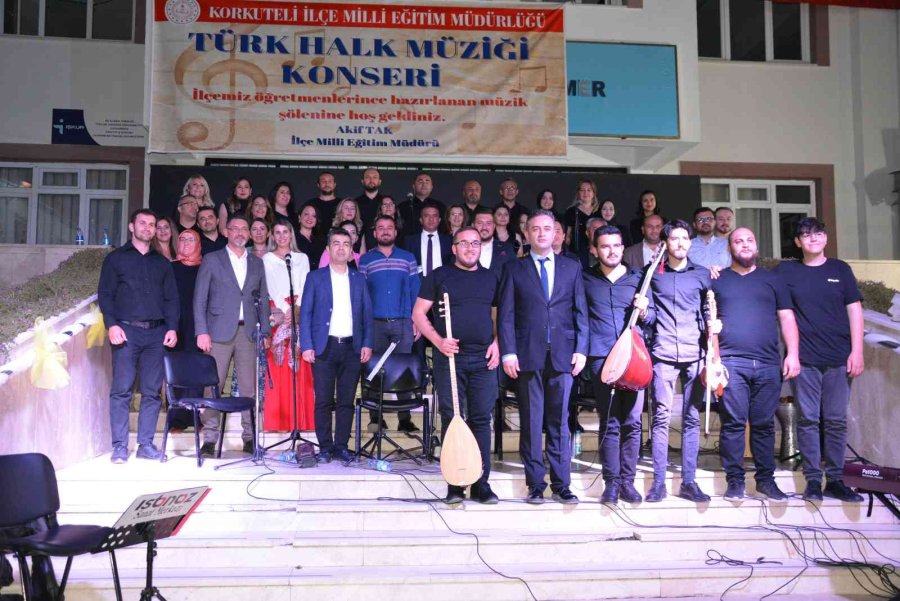 Öğretmenlerden Türk Halk Müziği Şöleni