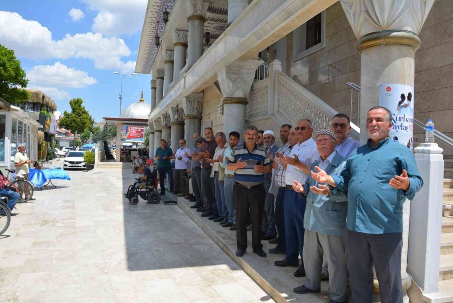 Korkuteli’nde Hacı Adayları Dualarla Uğurlandı