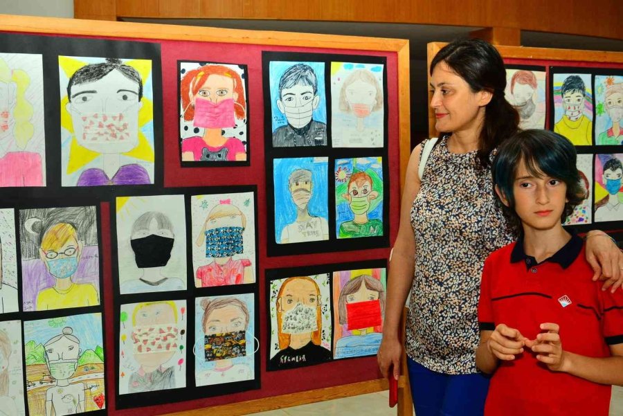 Hem Eserlerini Sergilediler Hem De Eğlendiler