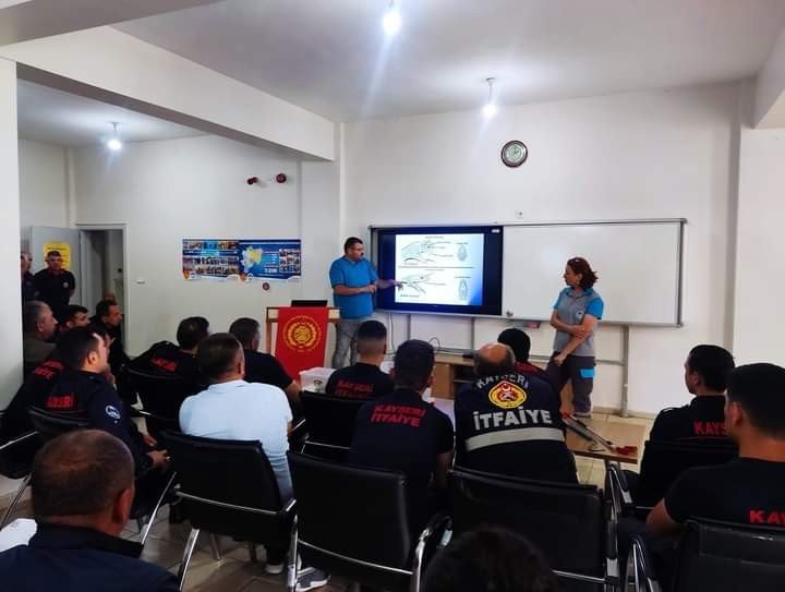 İtfaiye Erlerine Yılanlı Eğitim