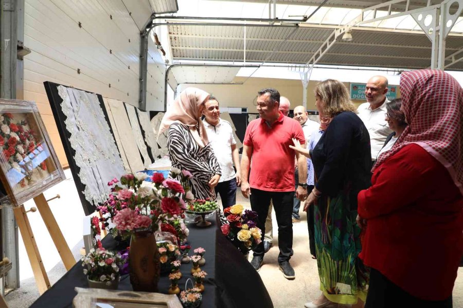 Sanat Atölyesi Kursiyerlerinin El Emeği Göz Nuru Eserleri Sergilendi