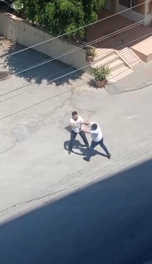 Tartıştığı Şahsın Saldırısına Uğrayan Hasta Nakil Ambulansı Şoförü Yumruklara Böyle Direndi