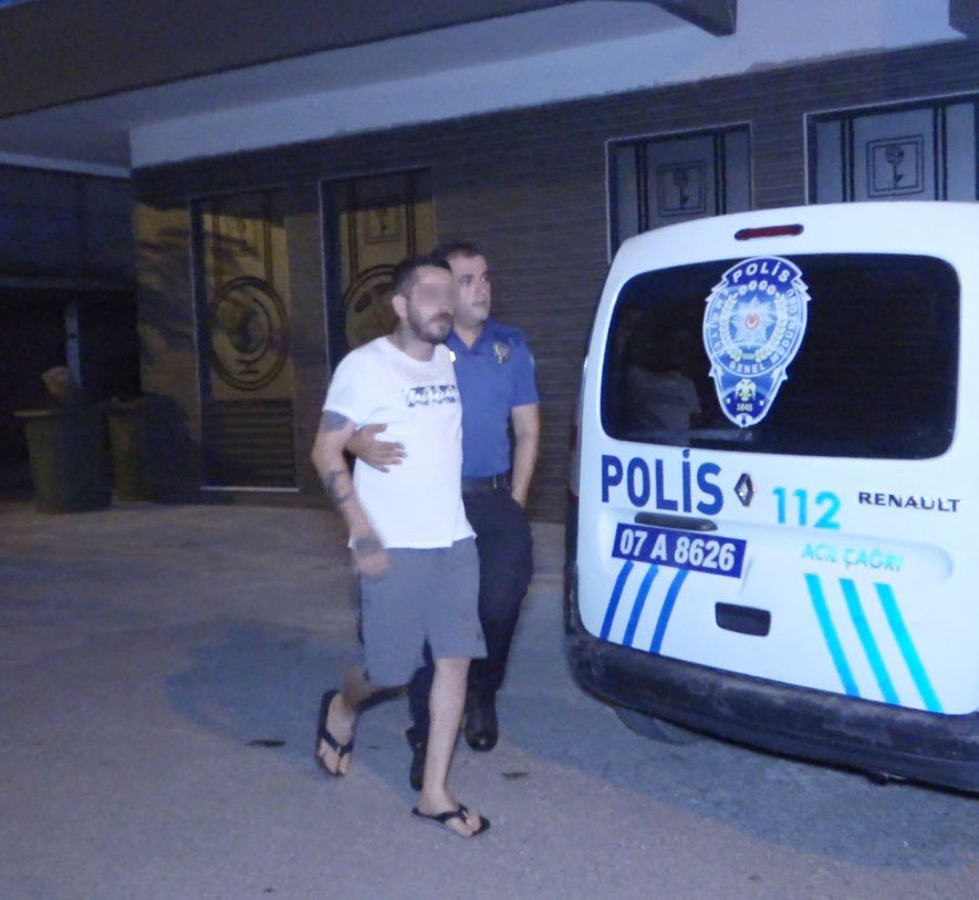 Parkta Hasmına Ateş Açtı, Yakalanınca Gazetecilere “bilseydik Yakışıklık Çıkardık“ Dedi