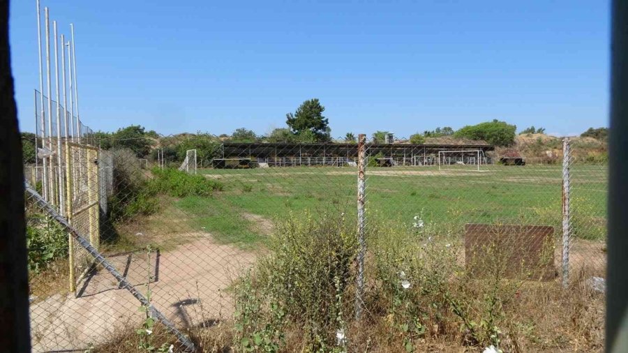 Side Atatürk Stadı Bakıma Alındı