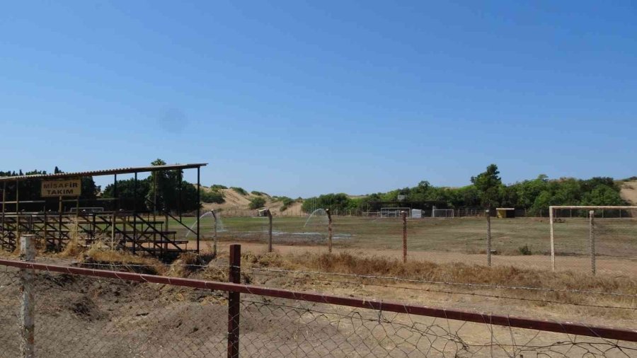 Side Atatürk Stadı Bakıma Alındı