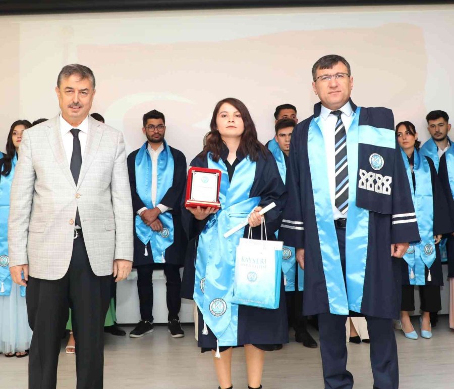 Kayü Yeşilhisar Myo’da Mezuniyet Coşkusu
