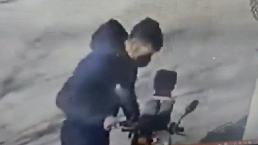Elektrikli Bisiklet Hırsızını Taktığı Maske De Kurtaramadı
