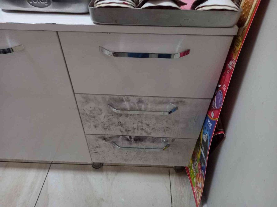 Büfeden 125 Bin Lira Değerinde Hırsızlık Yapan Şüpheli Komşu Kamerasında