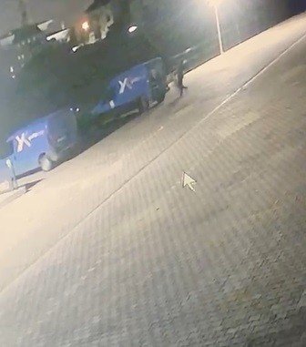 Büfeden 125 Bin Lira Değerinde Hırsızlık Yapan Şüpheli Komşu Kamerasında