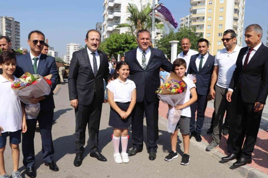 Mersin İl Milli Eğitim Müdürü Koca, Öğrencilerin Karne Heyecanına Ortak Oldu