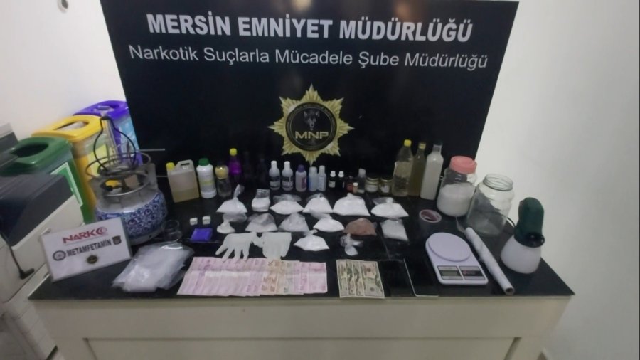 Evlerini Uyuşturucu Laboratuvarına Çeviren Çift Adliyeye Sevk Edildi