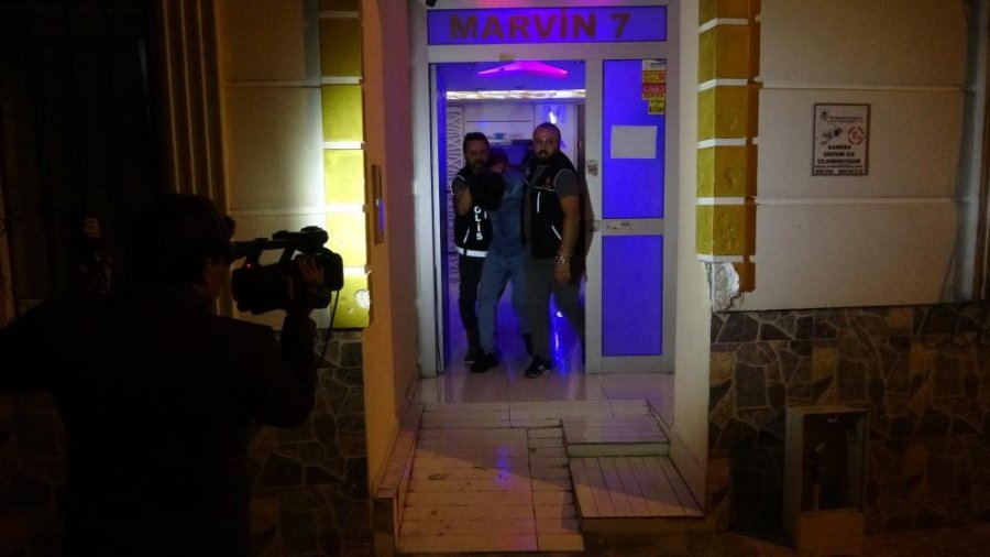 Evlerini Uyuşturucu Laboratuvarına Çeviren Çift Adliyeye Sevk Edildi