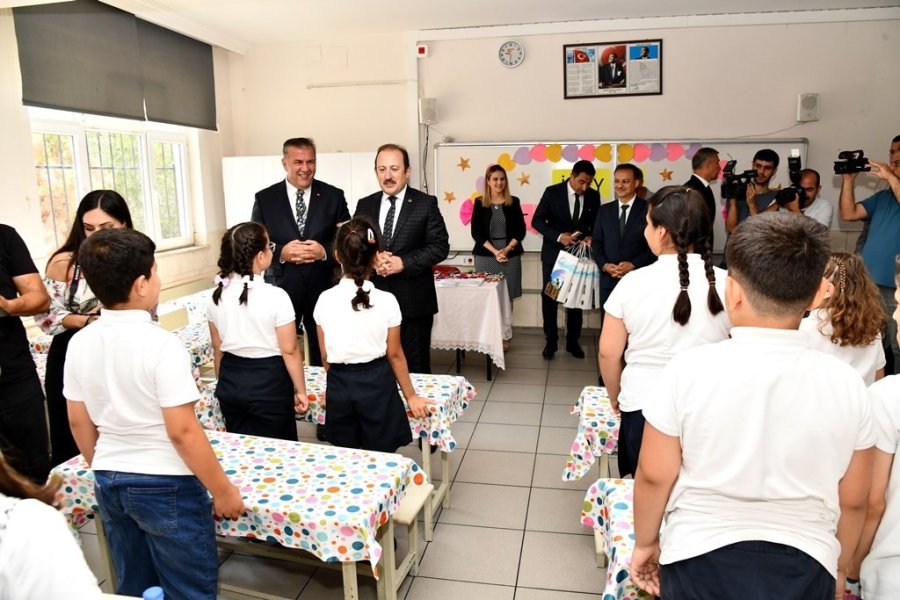 Mersin’de 406 Bin 912 Öğrenci Karne Heyecanı Yaşadı