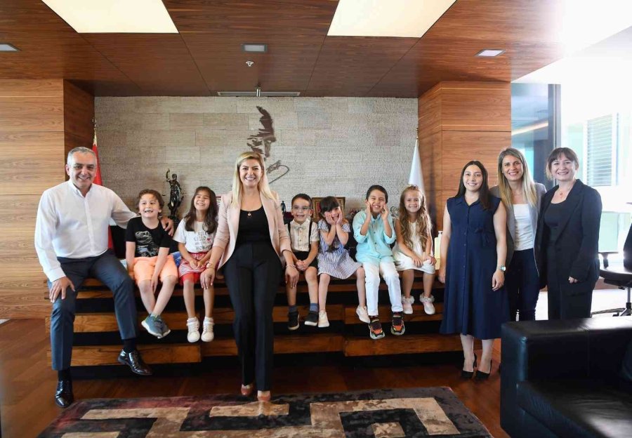 Minik Öğrencilerden Başkan Esen’e Babalar Günü Sürprizi