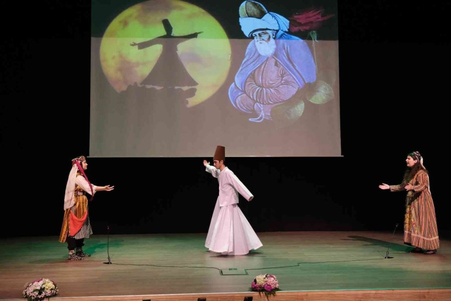 “zamanın Ötesinde Zaman Zaman İçinde” Oyunu Ayakta Alkışlandı