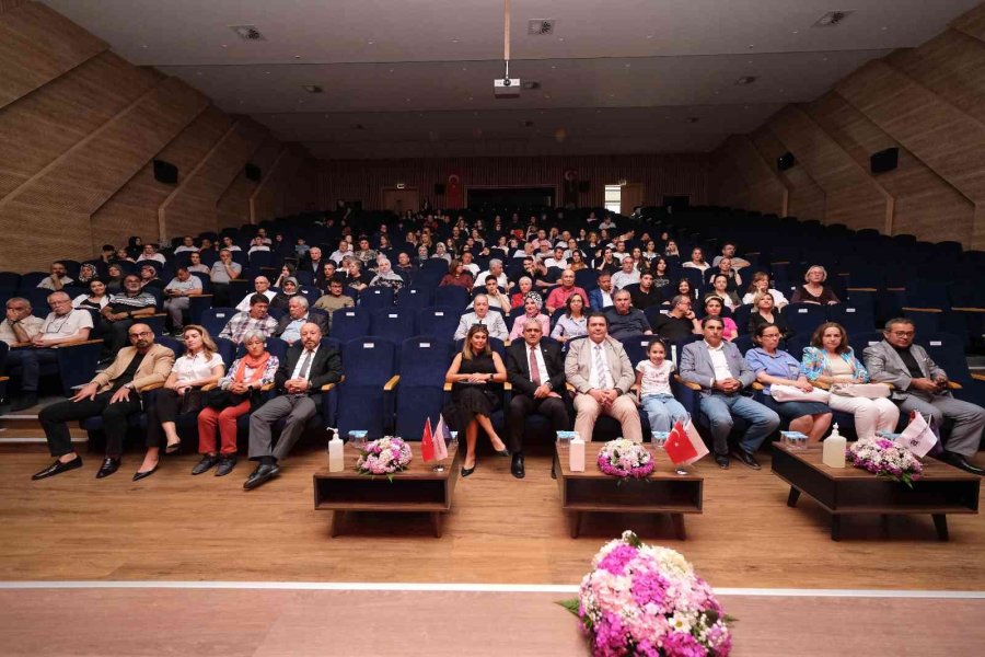 “zamanın Ötesinde Zaman Zaman İçinde” Oyunu Ayakta Alkışlandı