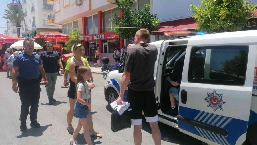 Saat Çalan Rus Turist Aileye Esnaftan Suçüstü