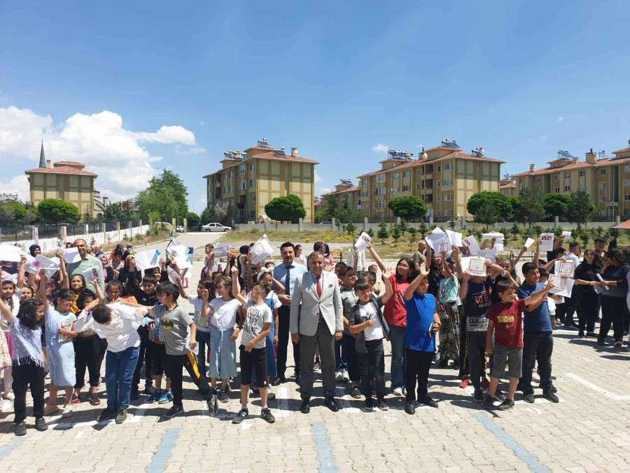 Tomarza’da Öğrencilerin Karne Heyecanı