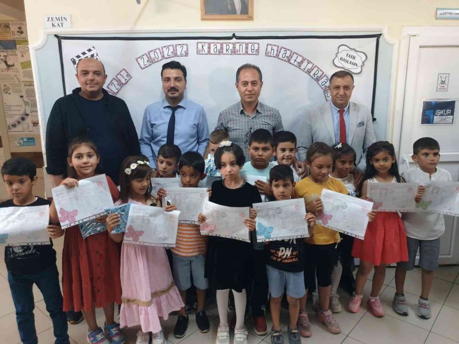 Tomarza’da Öğrencilerin Karne Heyecanı