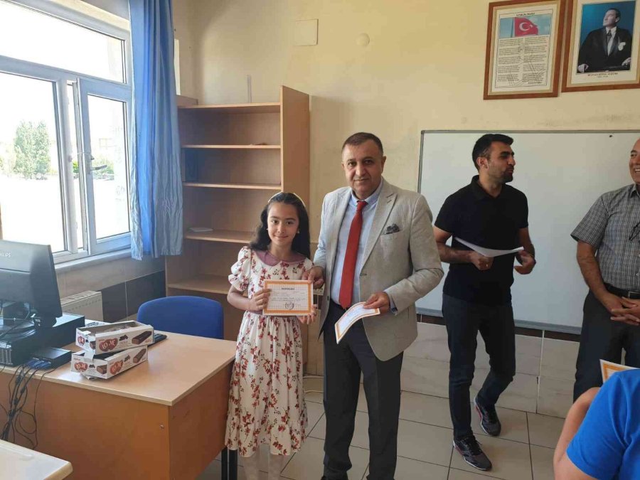 Tomarza’da Öğrencilerin Karne Heyecanı