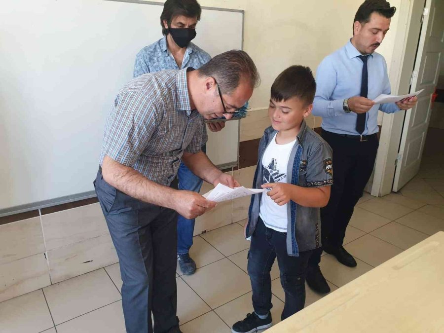 Tomarza’da Öğrencilerin Karne Heyecanı