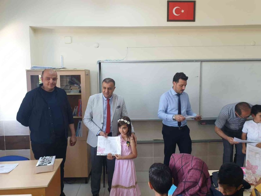 Tomarza’da Öğrencilerin Karne Heyecanı