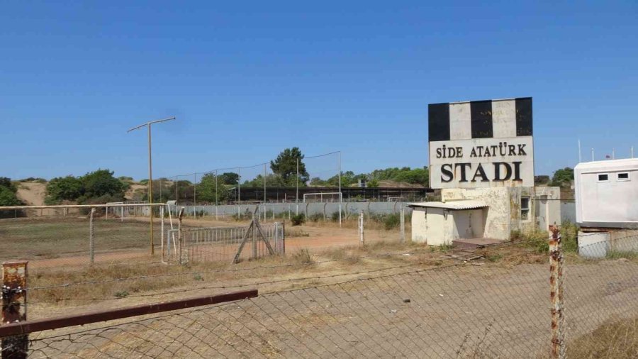 Side Atatürk Stadı Bakıma Alındı