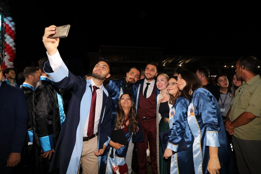 Akdeniz Üniversitesi’nden 10 Bin Öğrenci Törenle Mezun Oldu