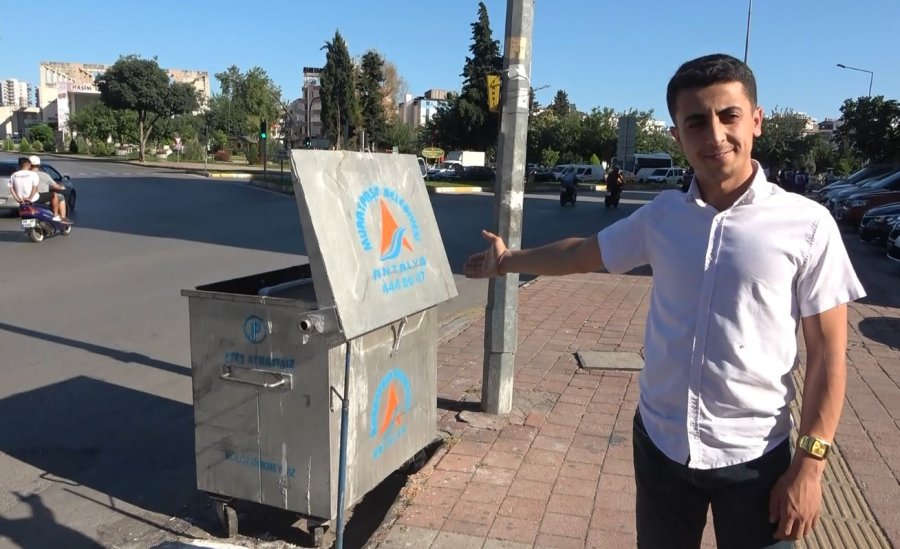 Çöp Konteynerini Yolun Ortasına Çekip, Kaybolan Cep Telefonunu Sürücülere Sordu