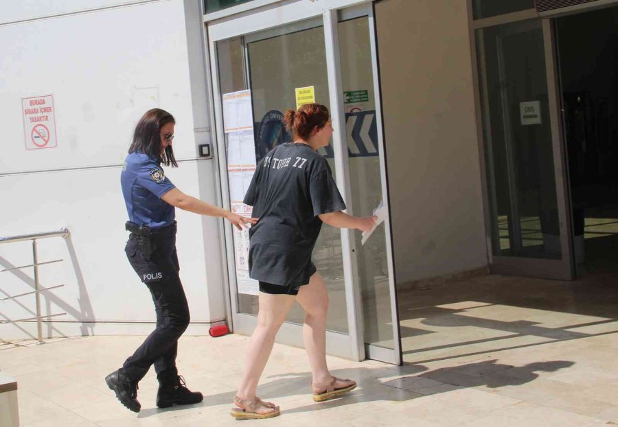 Kulağındaki Küpeler Sınavı Kaçırmasına Neden Oldu