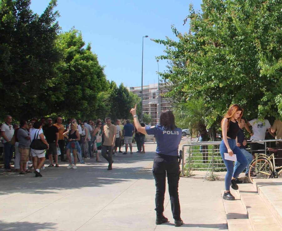 Kulağındaki Küpeler Sınavı Kaçırmasına Neden Oldu