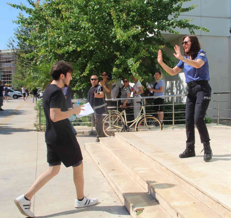 Kulağındaki Küpeler Sınavı Kaçırmasına Neden Oldu