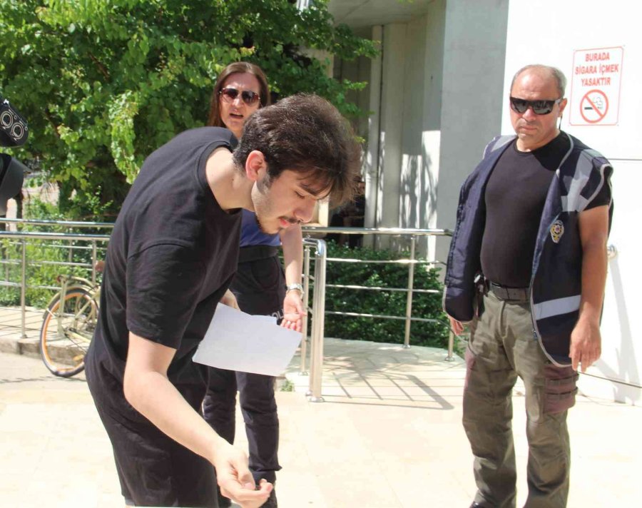 Kulağındaki Küpeler Sınavı Kaçırmasına Neden Oldu