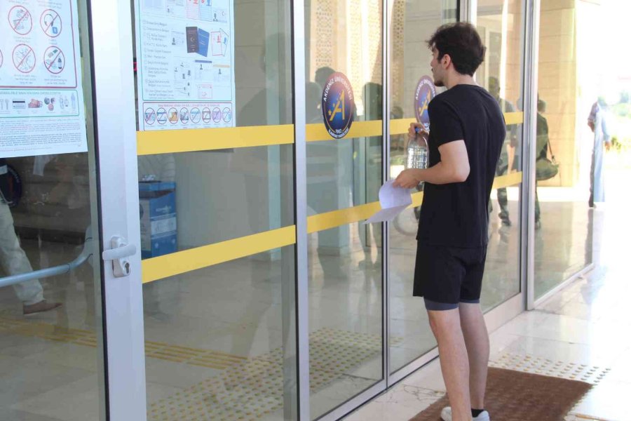 Kulağındaki Küpeler Sınavı Kaçırmasına Neden Oldu