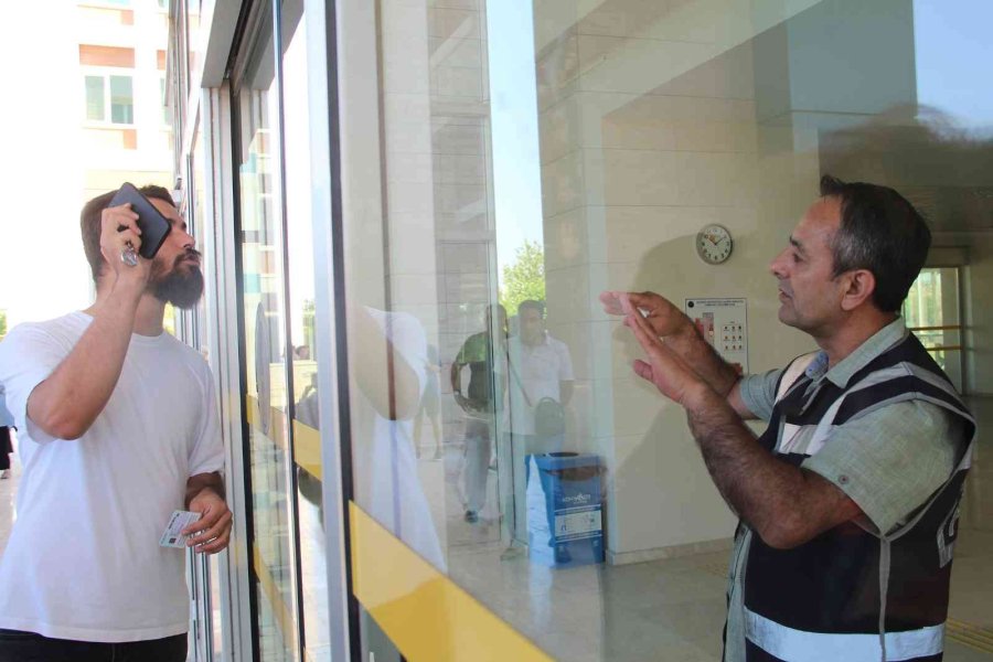 Kulağındaki Küpeler Sınavı Kaçırmasına Neden Oldu