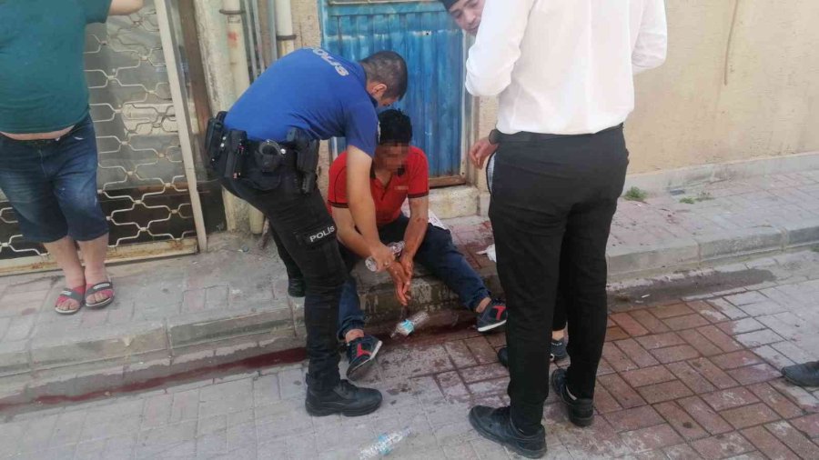 Kadınların Görüntü Ve Fotoğraflarını Çektiği İddia Edilen Şüpheliye Meydan Dayağı