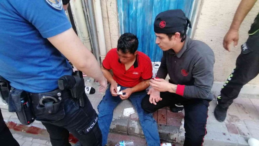 Kadınların Görüntü Ve Fotoğraflarını Çektiği İddia Edilen Şüpheliye Meydan Dayağı