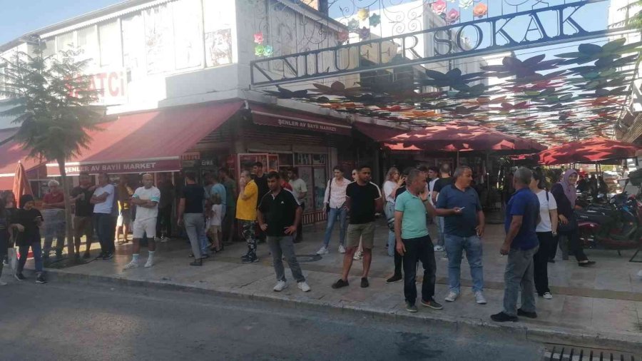 Kadınların Görüntü Ve Fotoğraflarını Çektiği İddia Edilen Şüpheliye Meydan Dayağı