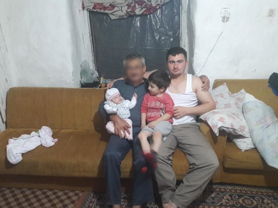 Cinnet Getiren Babanın Öldürdüğü Anne İle 2 Çocuğunun Cenazesi Morgdan Alındı