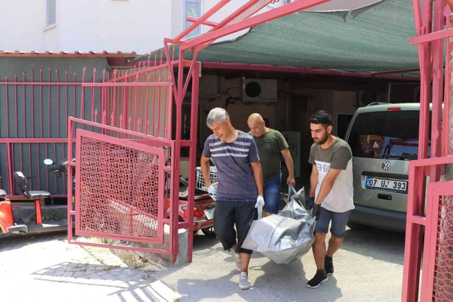 Hollanda Uyruklu Turist Otel Odasında Ölü Bulundu