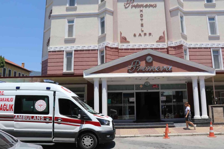 Hollanda Uyruklu Turist Otel Odasında Ölü Bulundu