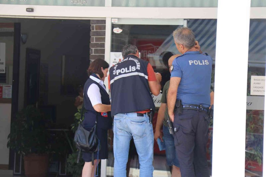 Hollanda Uyruklu Turist Otel Odasında Ölü Bulundu