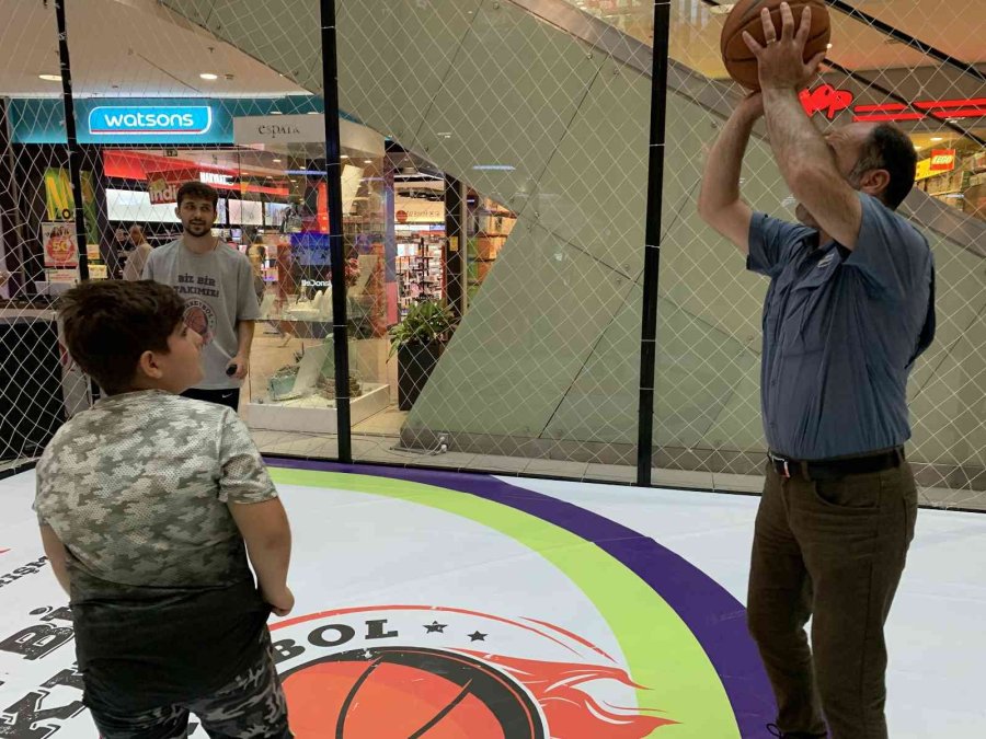 Babalar Ve Çocukları Şut Yarışında