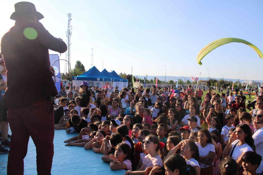 Kanseri Yenen Çocuklar Maske Attı