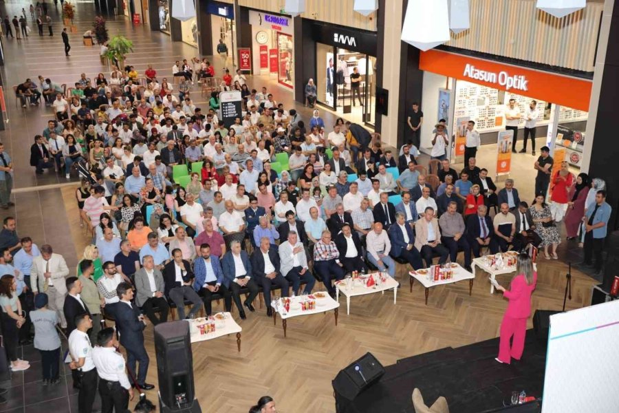 Ünlü Radyocu Ve Haber Spikerleri Kayseri’de Söyleşiye Katıldı
