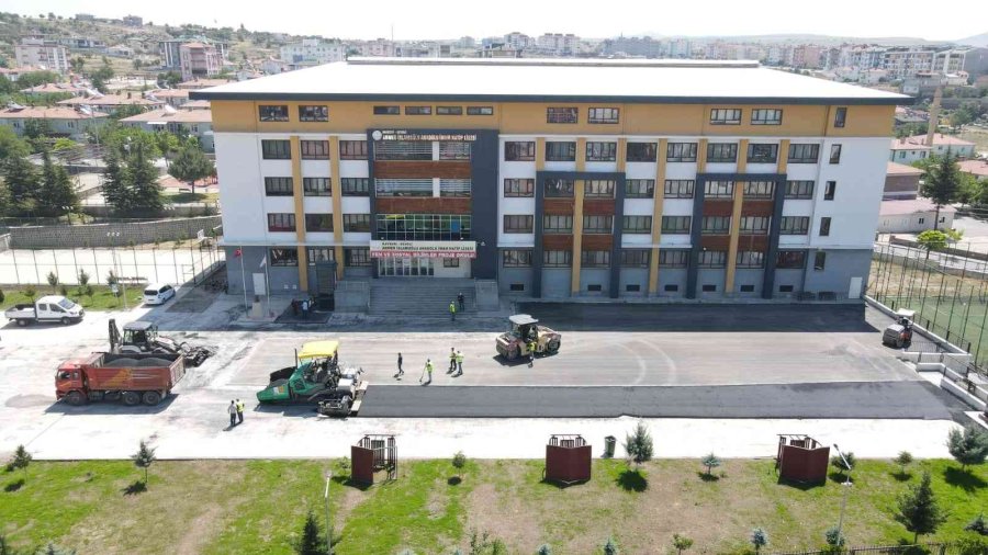 Ahmed İslamoğlu Anadolu İmam Hatip Lisesi’nin Çevre Düzenlemesi Yapıldı