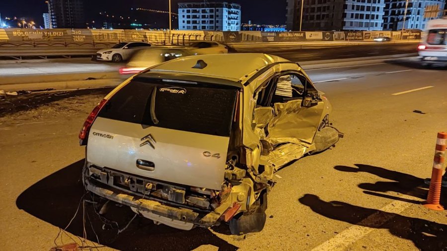 Kaza Yapan Otomobilin Tekerleği Koptu: 1’i Ağır 3 Yaralı