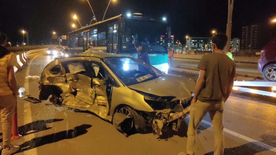 Kaza Yapan Otomobilin Tekerleği Koptu: 1’i Ağır 3 Yaralı