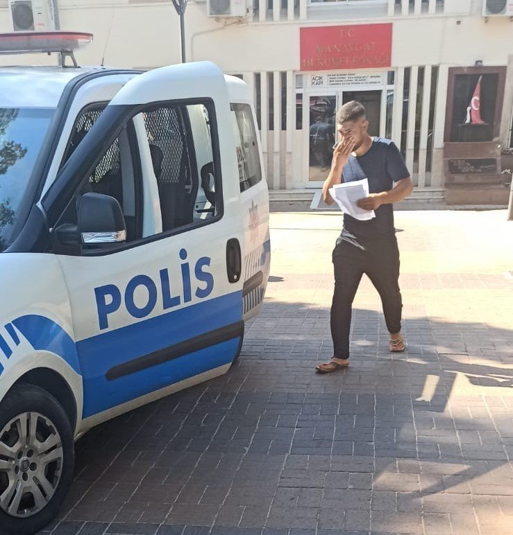 Kimliğini Kaybeden Genci Sınava Polisler Yetiştirdi